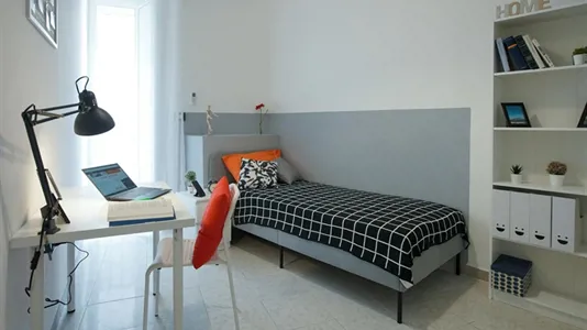 Rooms in Napoli Municipalità 2 - photo 2
