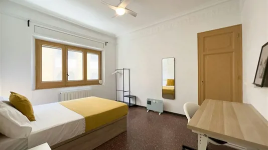 Rooms in Barcelona Ciutat Vella - photo 2