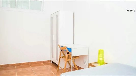 Rooms in Barcelona Ciutat Vella - photo 2