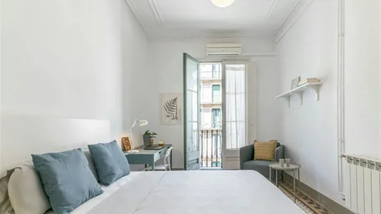 Rooms in Barcelona Eixample - photo 1