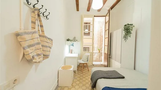 Rooms in Barcelona Ciutat Vella - photo 2