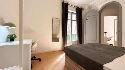 Rooms in Barcelona Ciutat Vella - photo 2