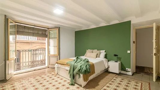 Rooms in Barcelona Ciutat Vella - photo 3