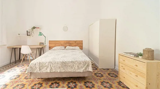 Rooms in Barcelona Ciutat Vella - photo 2