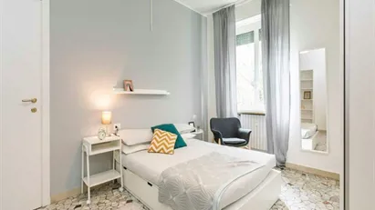 Room for rent in Milano Zona 6 - Barona, Lorenteggio, Milan