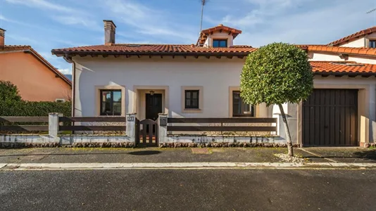 Houses in Llanes - photo 3