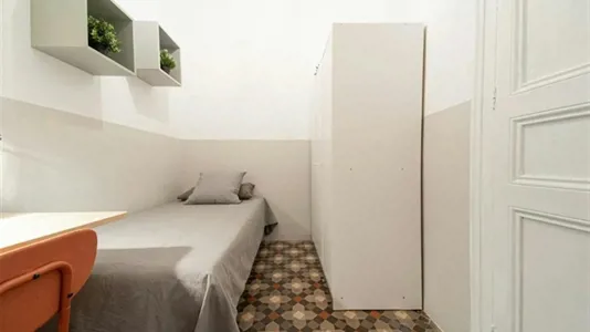 Rooms in Barcelona Eixample - photo 2