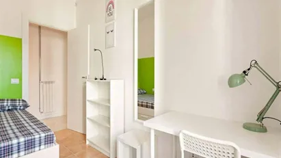 Room for rent in Milano Zona 6 - Barona, Lorenteggio, Milan