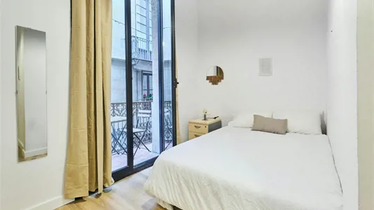 Rooms in Barcelona Ciutat Vella - photo 1