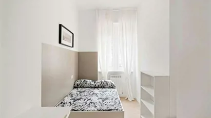 Room for rent in Milano Zona 6 - Barona, Lorenteggio, Milan