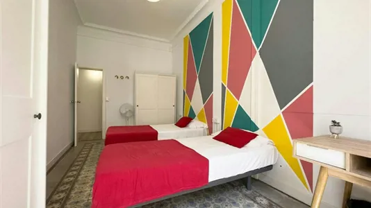 Rooms in Barcelona Ciutat Vella - photo 2