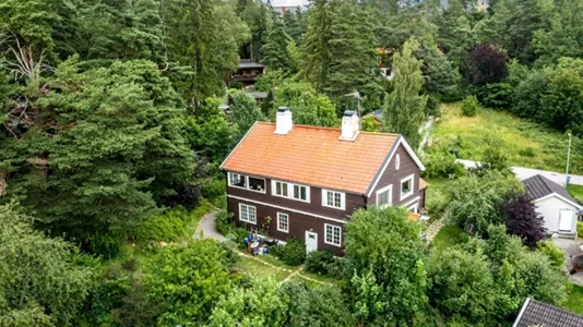 Houses in Södertälje - photo 1