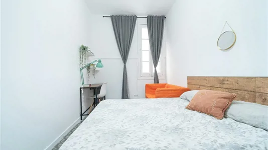 Rooms in Barcelona Ciutat Vella - photo 2