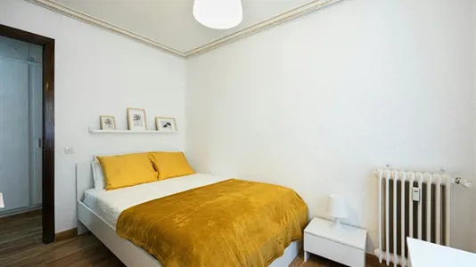 Rooms in Madrid Carabanchel - photo 1