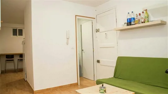 Rooms in Barcelona Ciutat Vella - photo 3