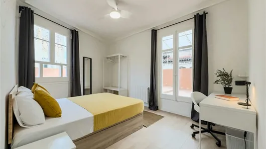 Rooms in Barcelona Ciutat Vella - photo 2