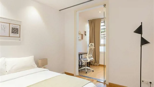 Rooms in Barcelona Eixample - photo 2