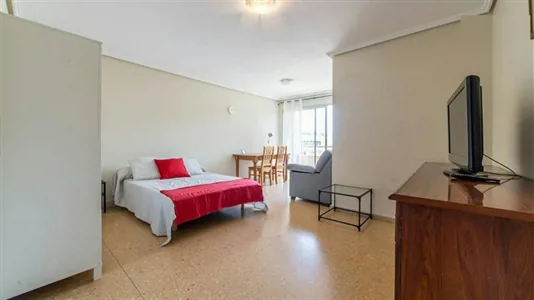 Rooms in Alboraya - photo 1