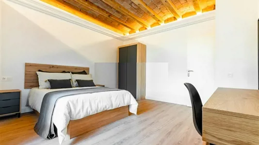 Rooms in Barcelona Eixample - photo 2