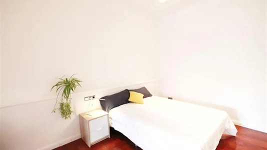 Rooms in Barcelona Eixample - photo 2