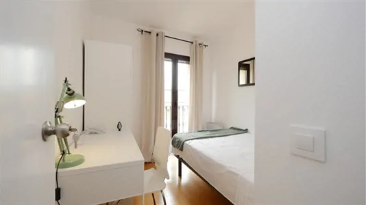 Rooms in Barcelona Ciutat Vella - photo 2