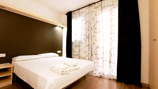 Rooms in Barcelona Ciutat Vella - photo 2