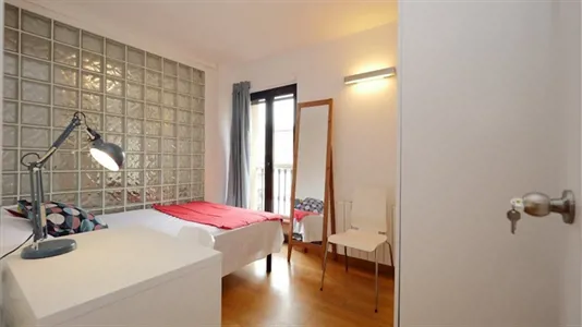 Rooms in Barcelona Ciutat Vella - photo 2