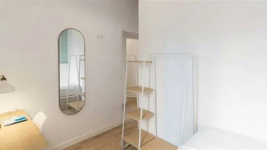 Rooms in Barcelona Ciutat Vella - photo 2