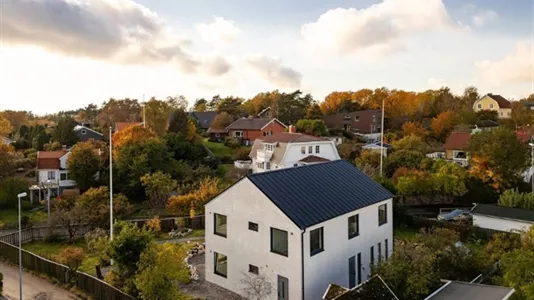 Houses in Mölndal - photo 1