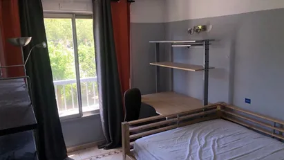 Room for rent in L'Haÿ-les-Roses, Île-de-France