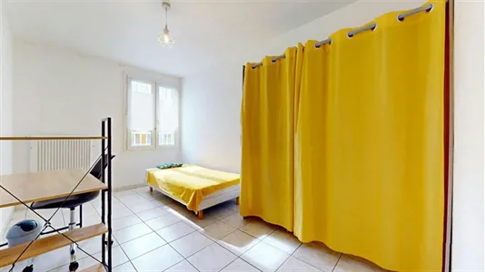 Rooms in Grenoble - photo 2