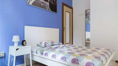 Room for rent in Milano Zona 6 - Barona, Lorenteggio, Milan