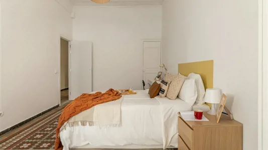 Rooms in Barcelona Ciutat Vella - photo 3