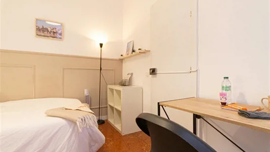 Rooms in Barcelona Ciutat Vella - photo 3