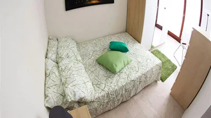 Room for rent in Milano Zona 7 - Baggio, De Angeli, San Siro, Milan