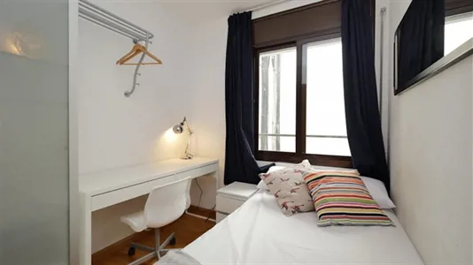 Rooms in Barcelona Ciutat Vella - photo 2