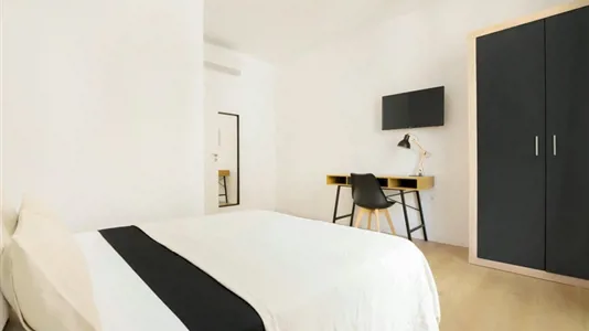 Rooms in Barcelona Ciutat Vella - photo 2