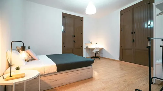 Rooms in Barcelona Ciutat Vella - photo 3