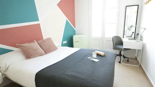 Rooms in Barcelona Ciutat Vella - photo 1