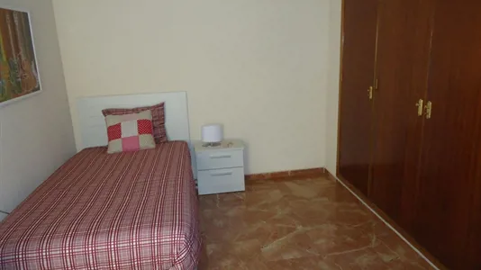 Rooms in Córdoba - photo 2