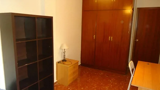 Rooms in Córdoba - photo 2