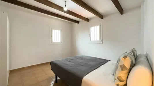 Rooms in Barcelona Ciutat Vella - photo 2