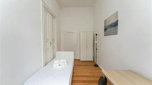 Rooms in Berlin Charlottenburg-Wilmersdorf - photo 3