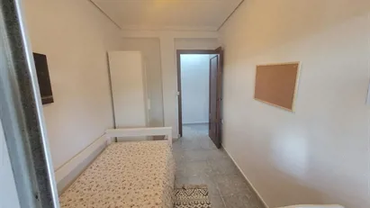 Room for rent in Hacienda de Su Eminencia, Andalucía