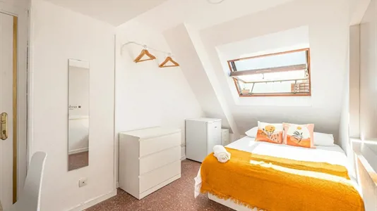 Rooms in Madrid Moncloa-Aravaca - photo 1