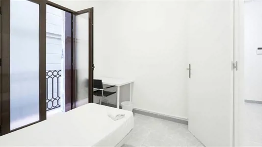 Rooms in Barcelona Ciutat Vella - photo 2