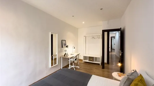 Rooms in Barcelona Ciutat Vella - photo 3