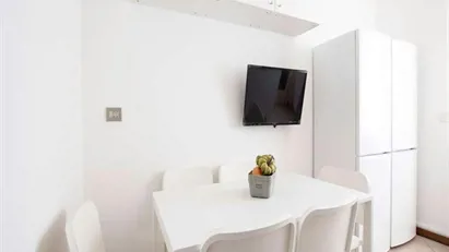 Room for rent in Milano Zona 6 - Barona, Lorenteggio, Milan