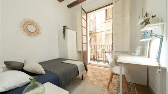 Rooms in Barcelona Ciutat Vella - photo 3