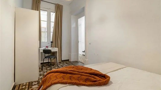 Rooms in Barcelona Ciutat Vella - photo 2